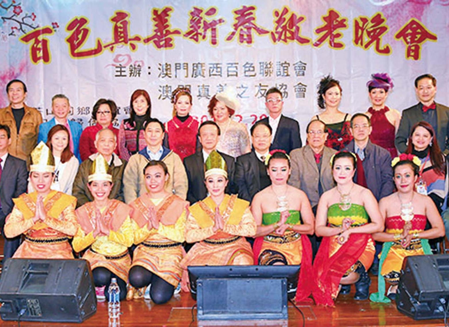 兩會敬老聯歡歌舞昇平