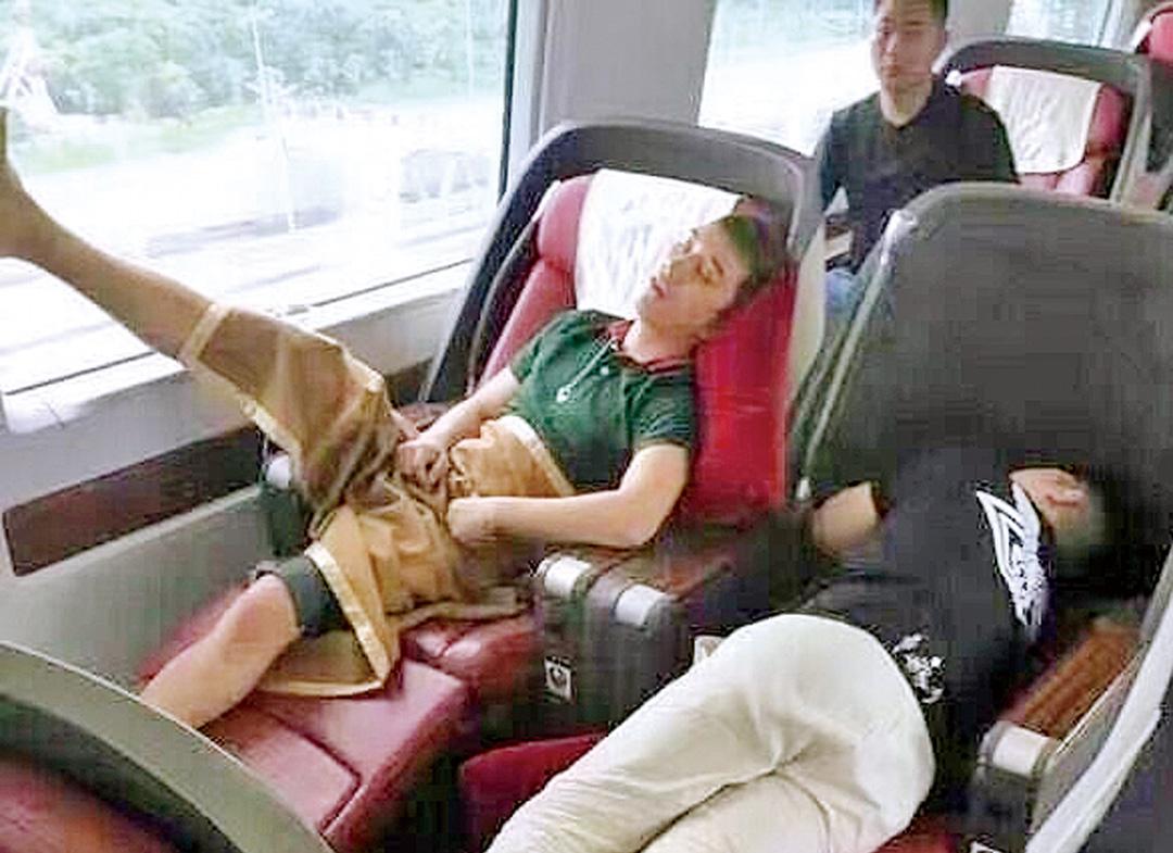 不雅睡相惹爭議