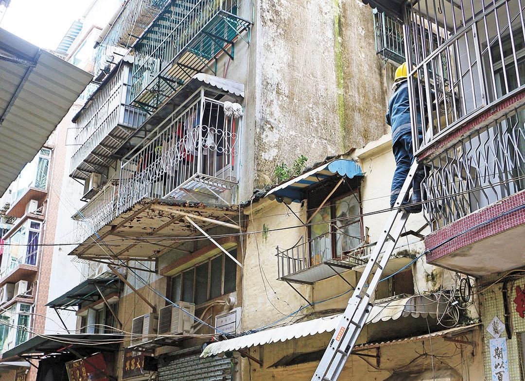 消防到場清拆無人傷