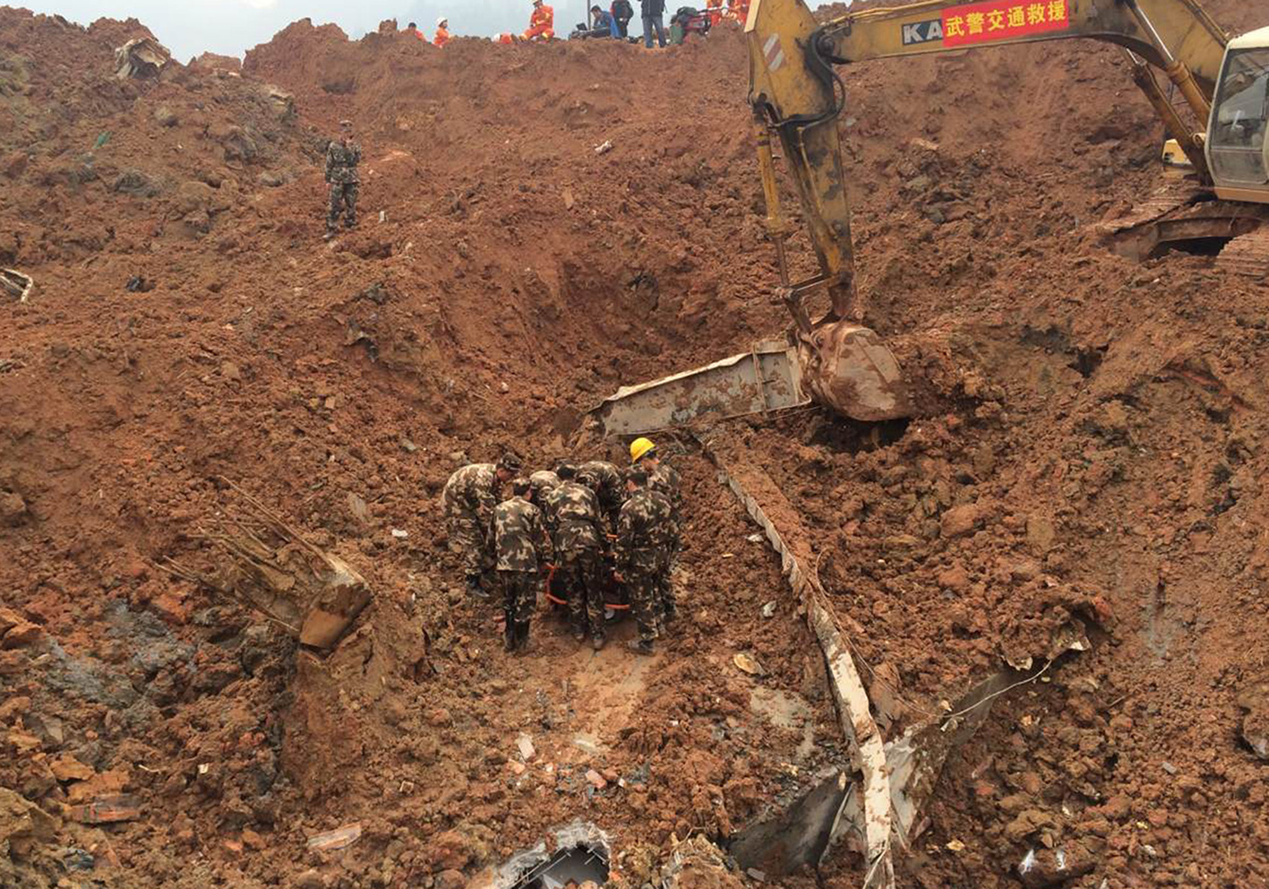 深圳山崩近百人仍被埋
