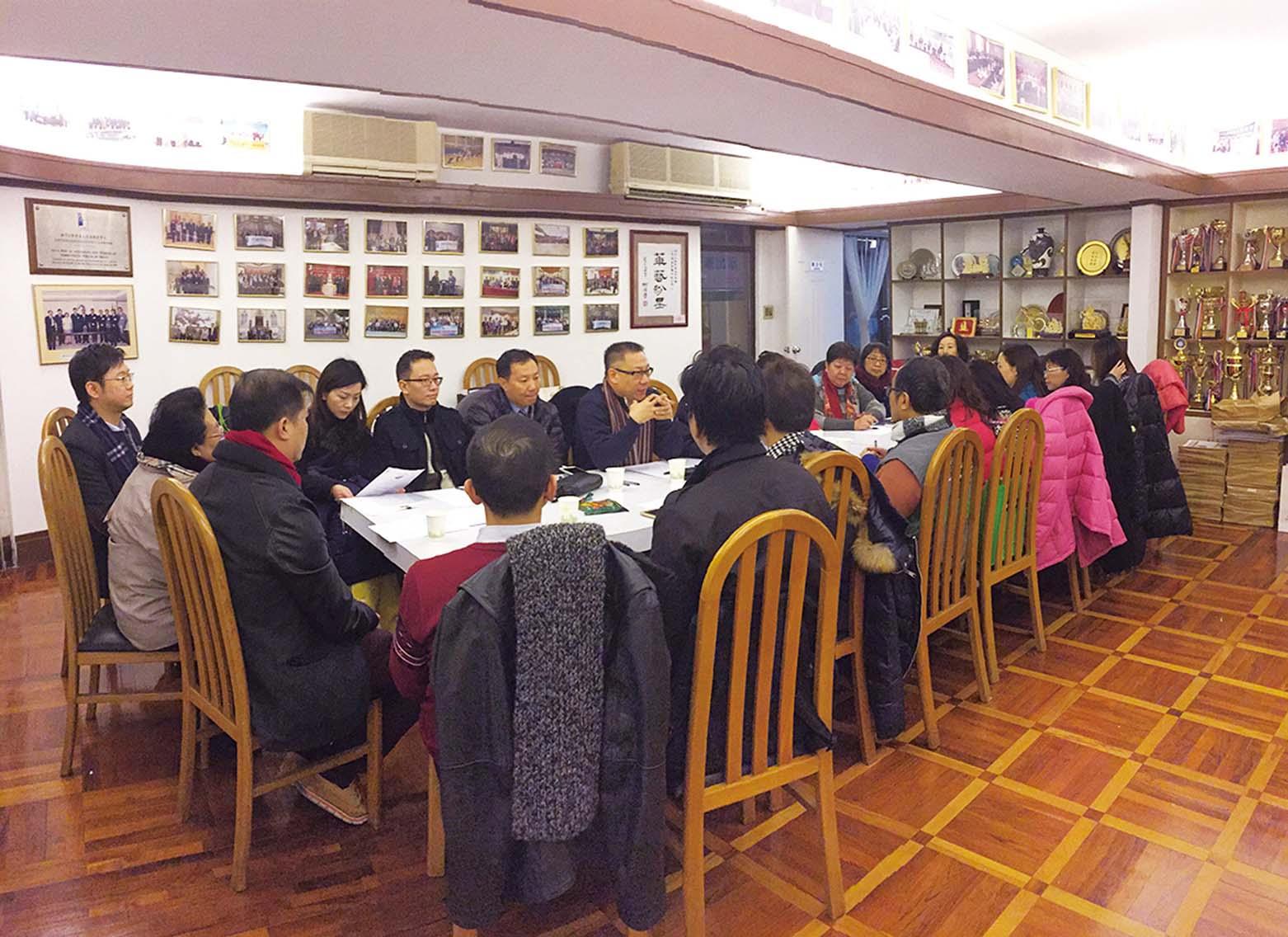 選出新領導架構成員