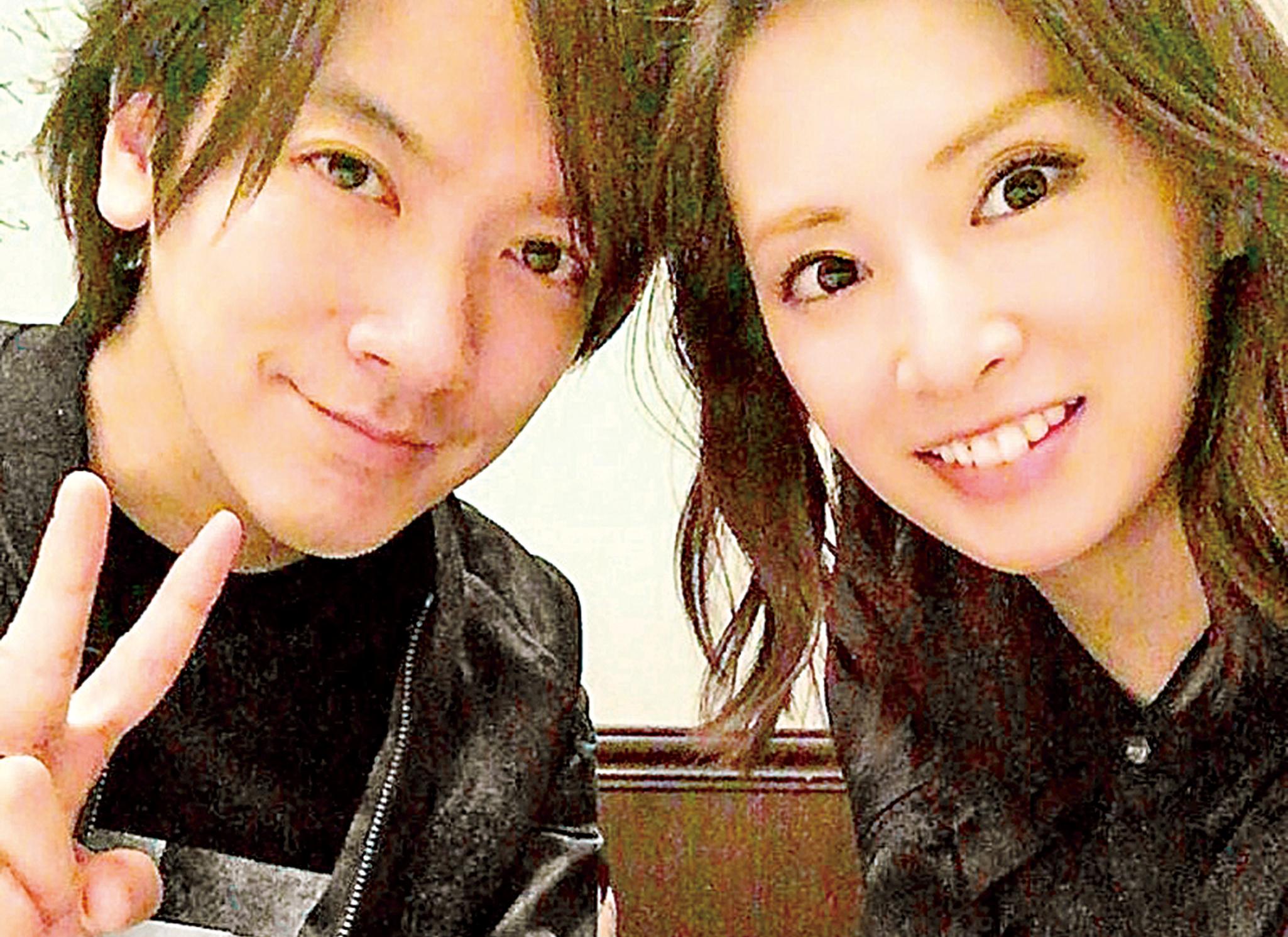 貼甜蜜合照放閃