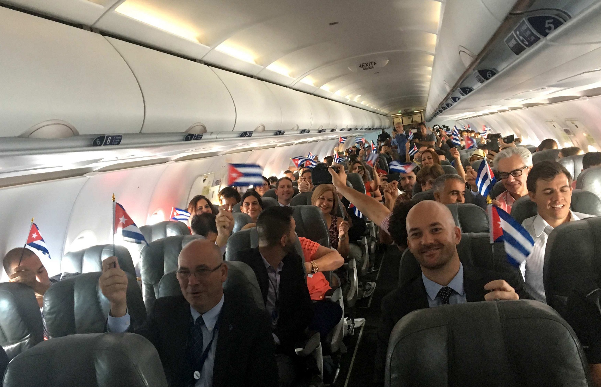 美國首班直航機抵古巴