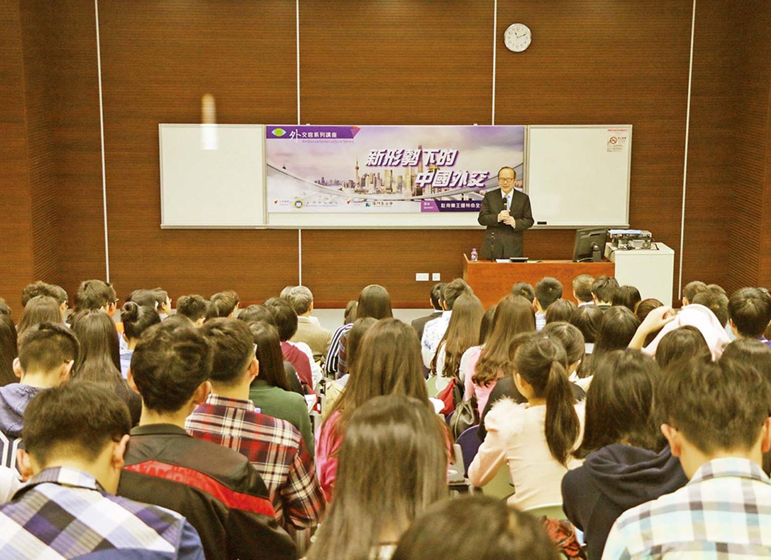 探討新形勢下中國外交