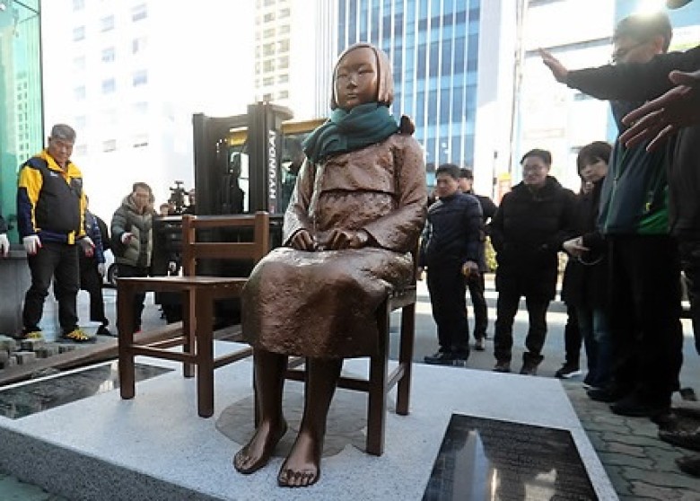 慰安婦和平少女雕像正式揭幕