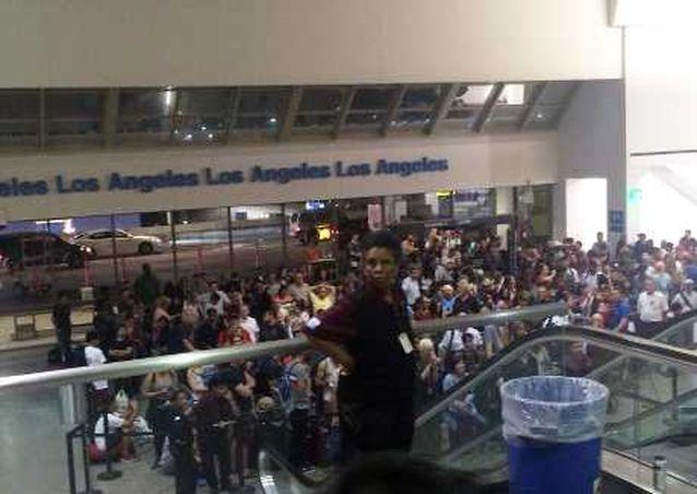 洛杉磯機場傳巨響數百人驚逃