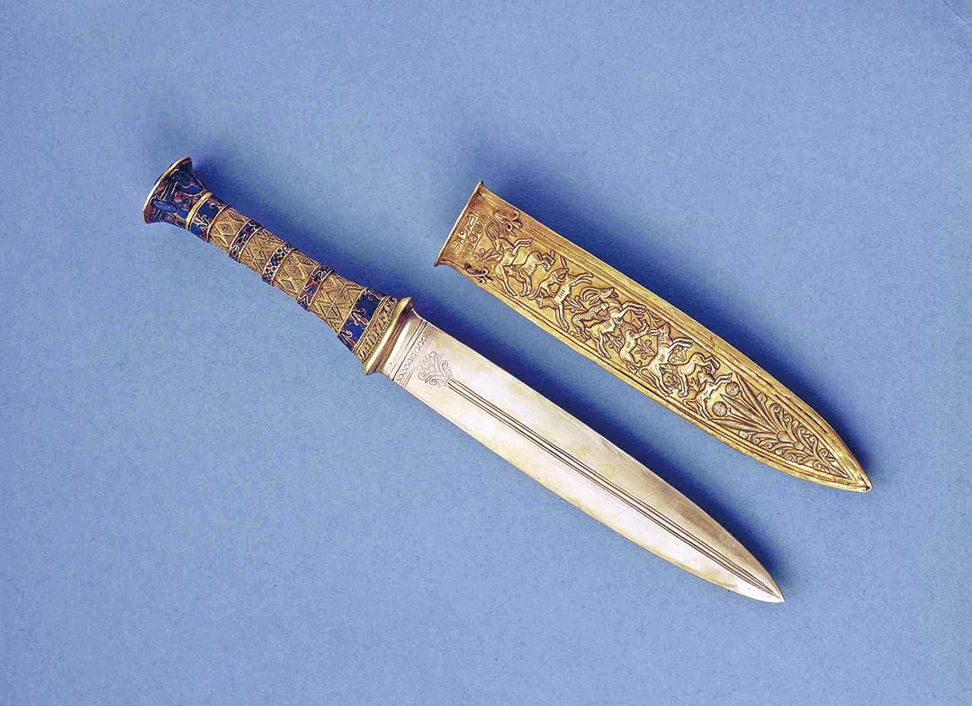 使用外星隕石鑄成