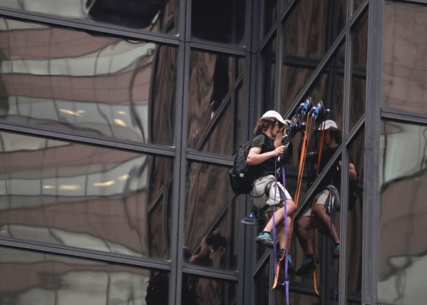 紐約男攀登21層樓