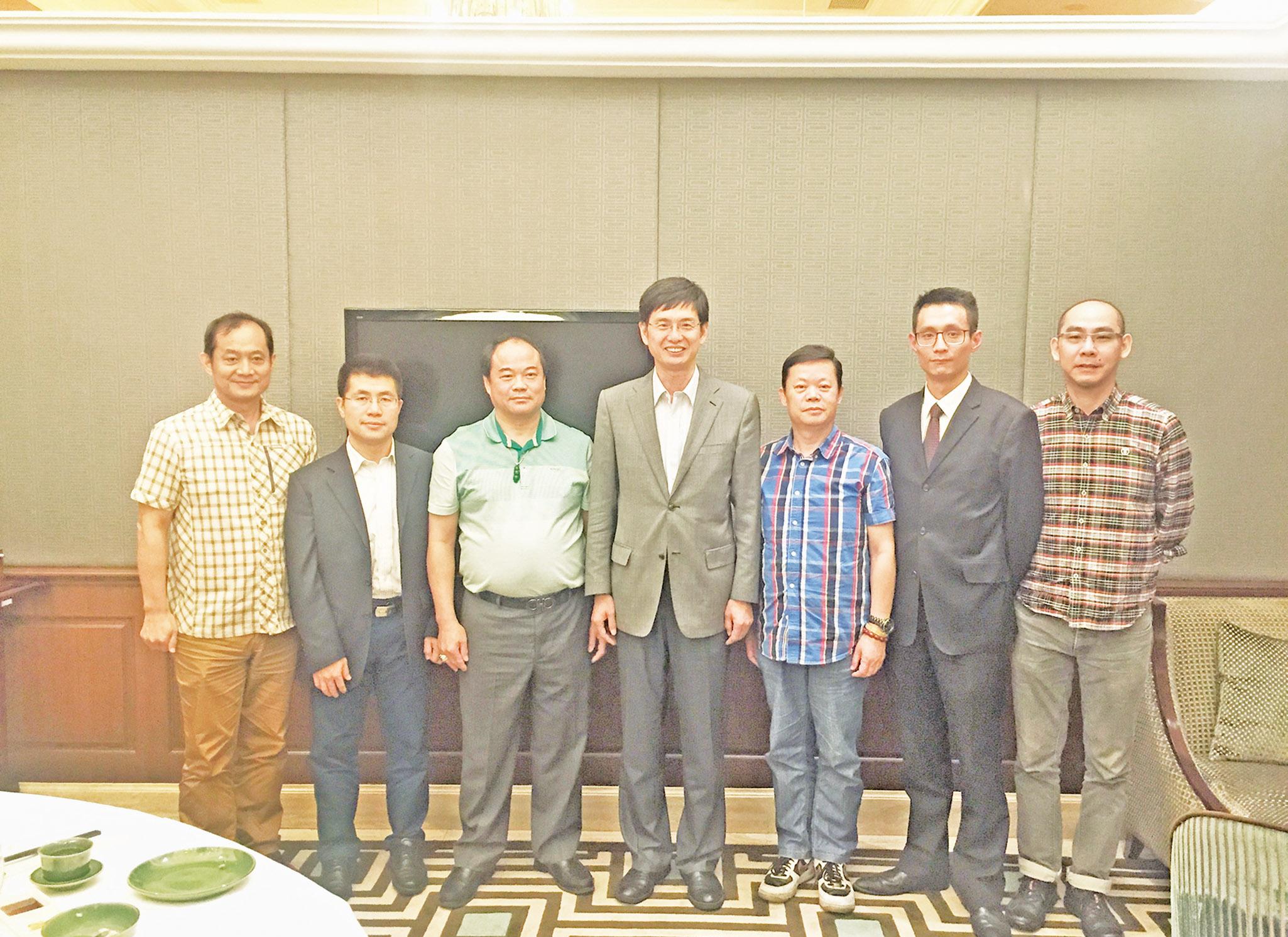 向中聯辦領導匯報