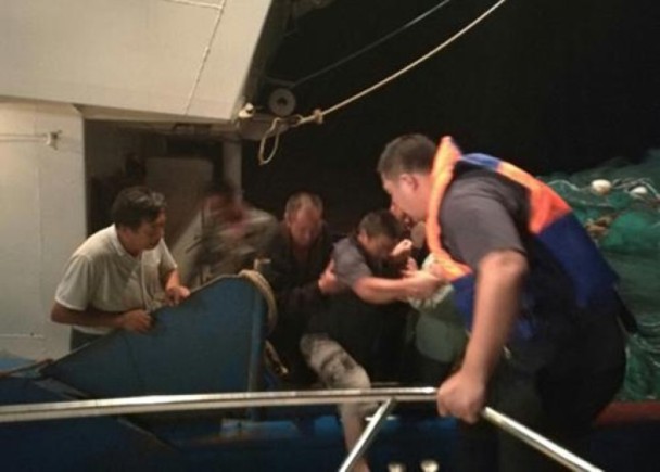 ​江蘇漁船相撞九人墜海