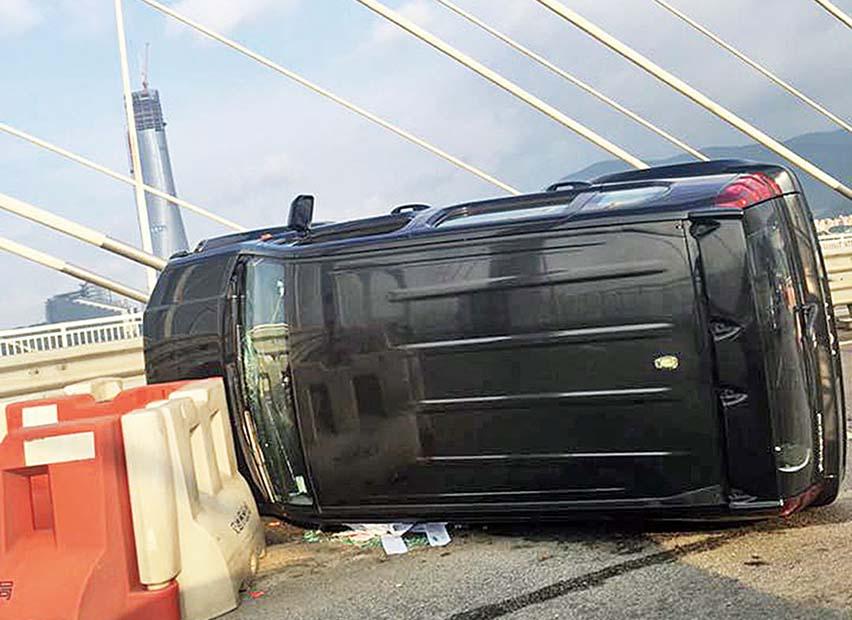 醉駕司機掃20水馬釀大塞車