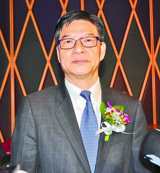 何超明指無意潛逃