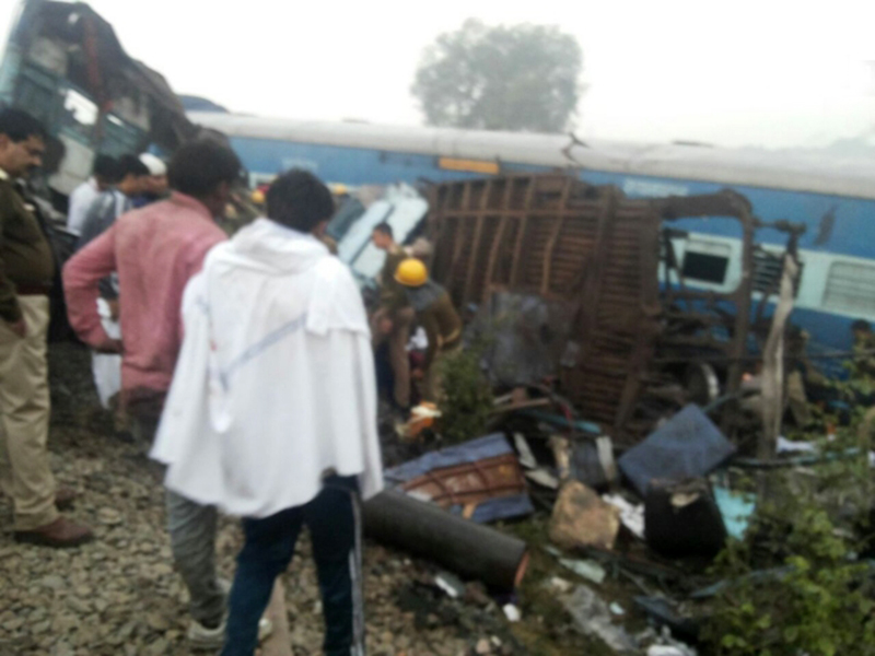 ​印度火車出軌至少91死逾百傷