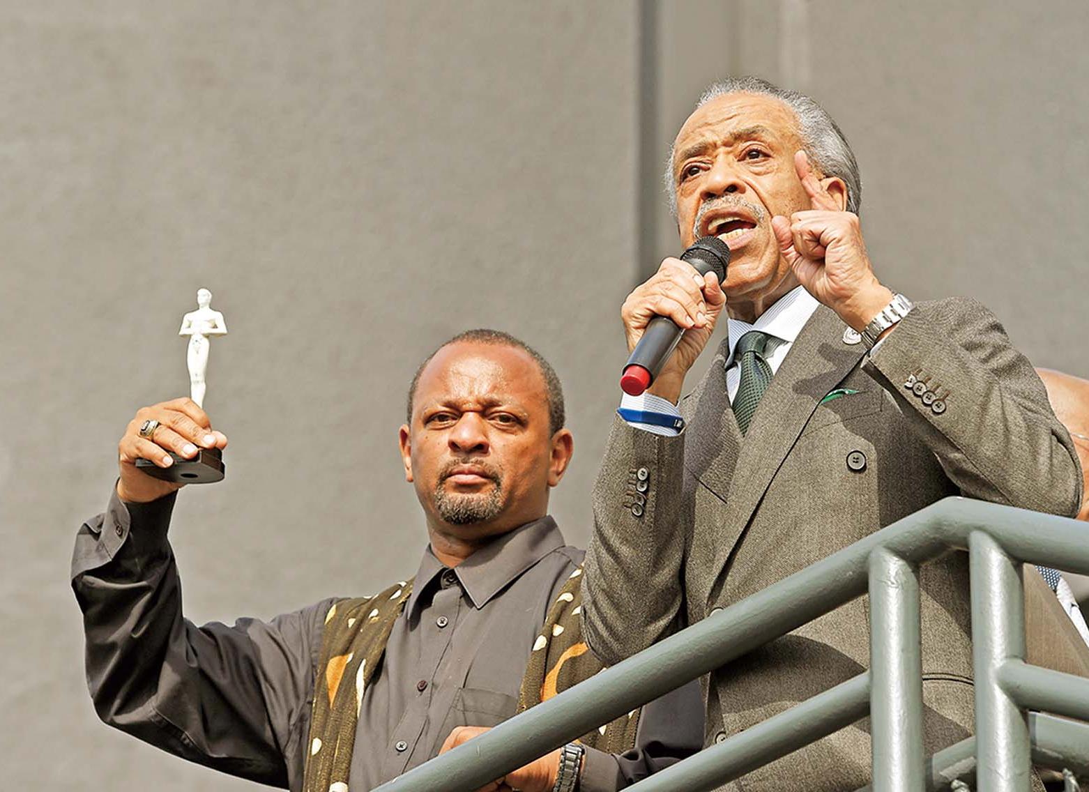 非裔領袖場外抗議