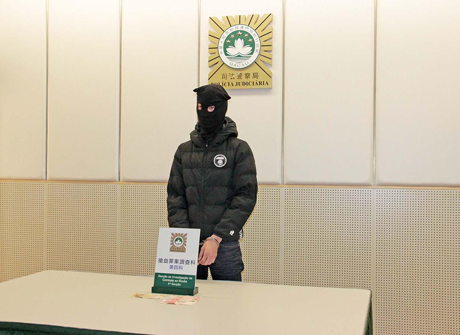 當街搶手機後再入境被捕