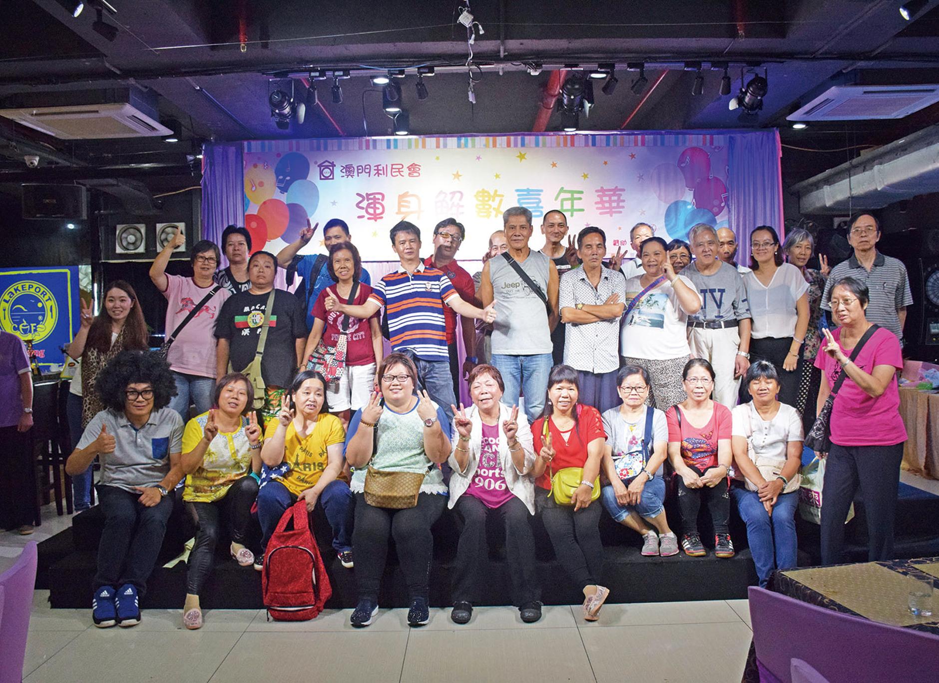 康復者表演展渾身解數