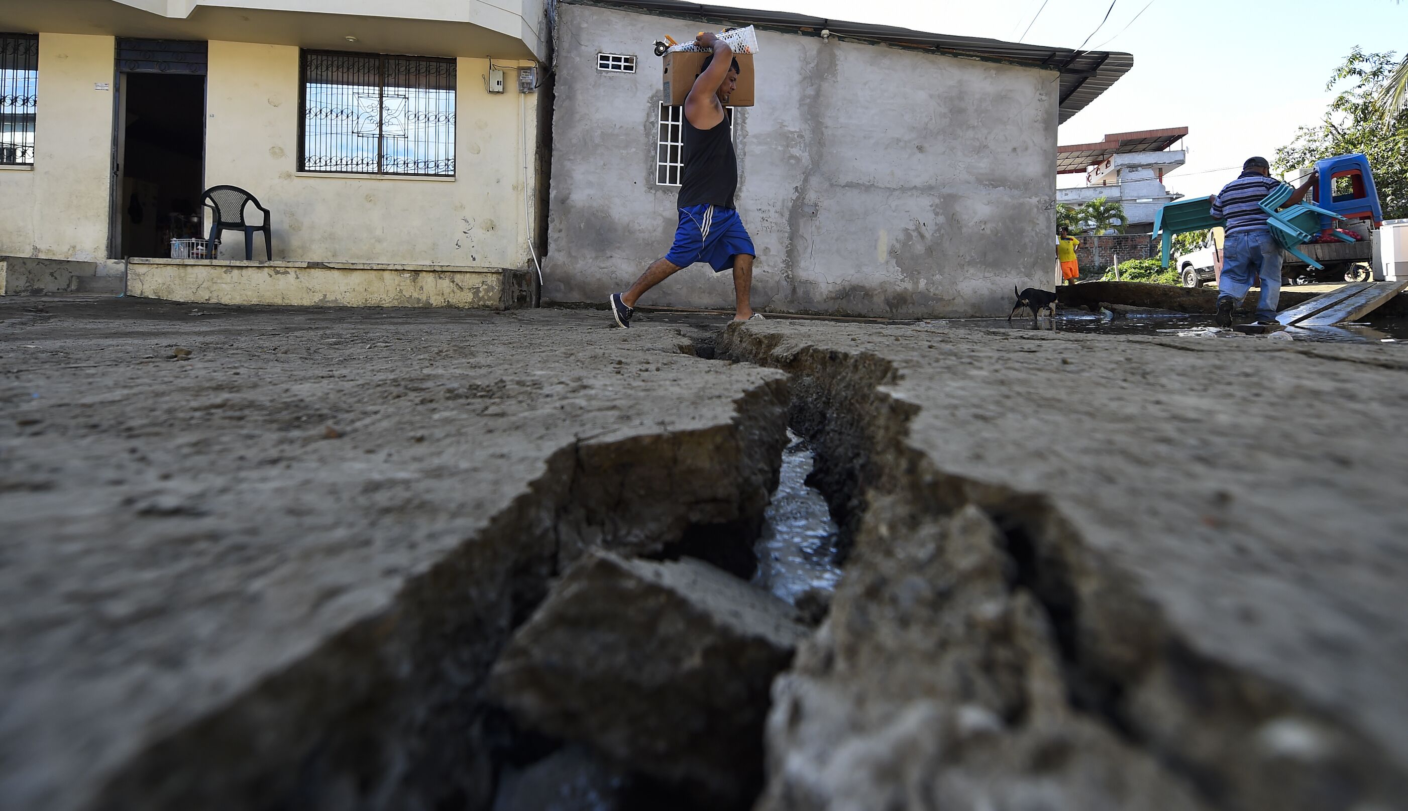 厄瓜多爾震襲遇難者升至262人