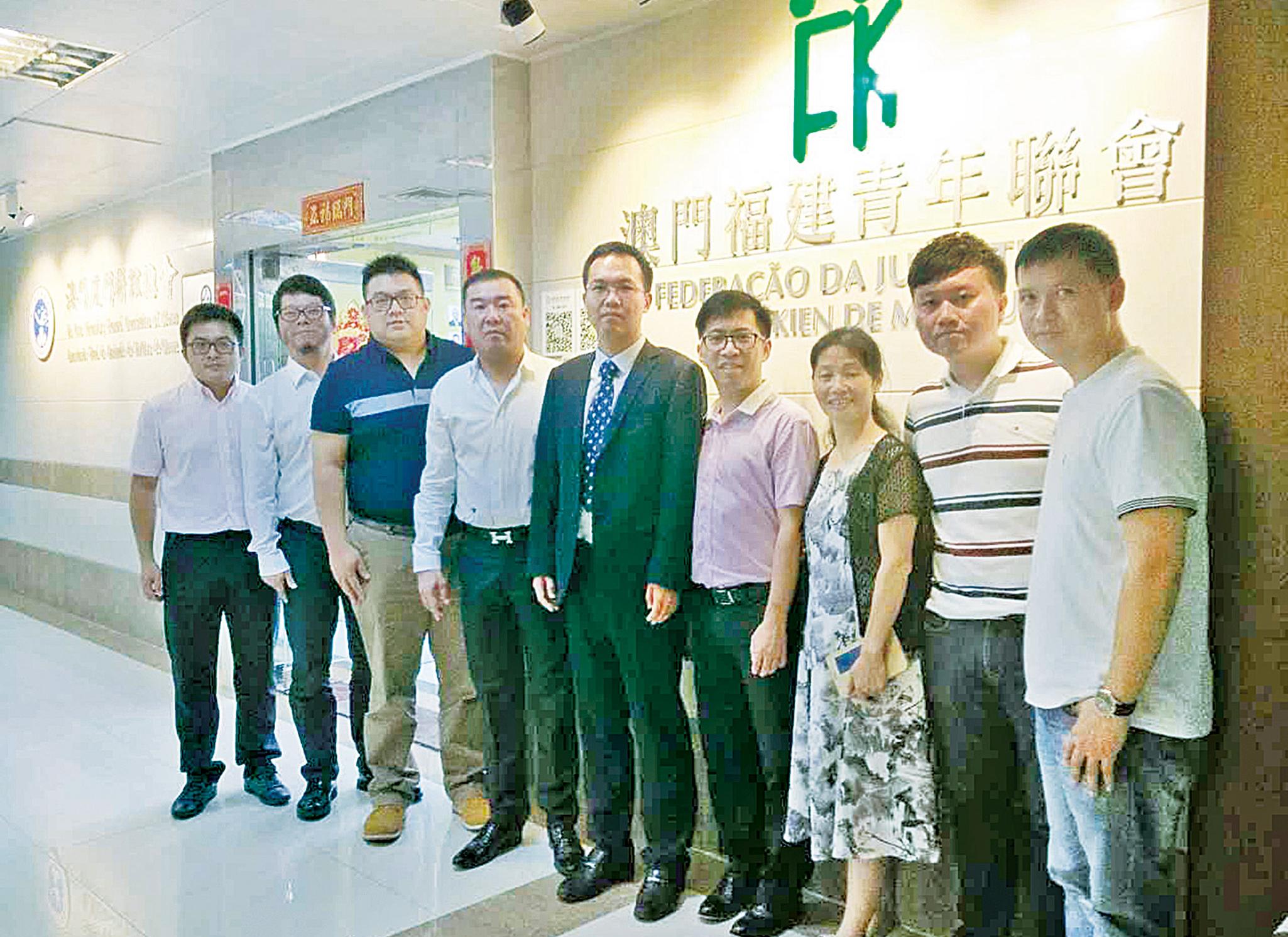 引導青年向上流