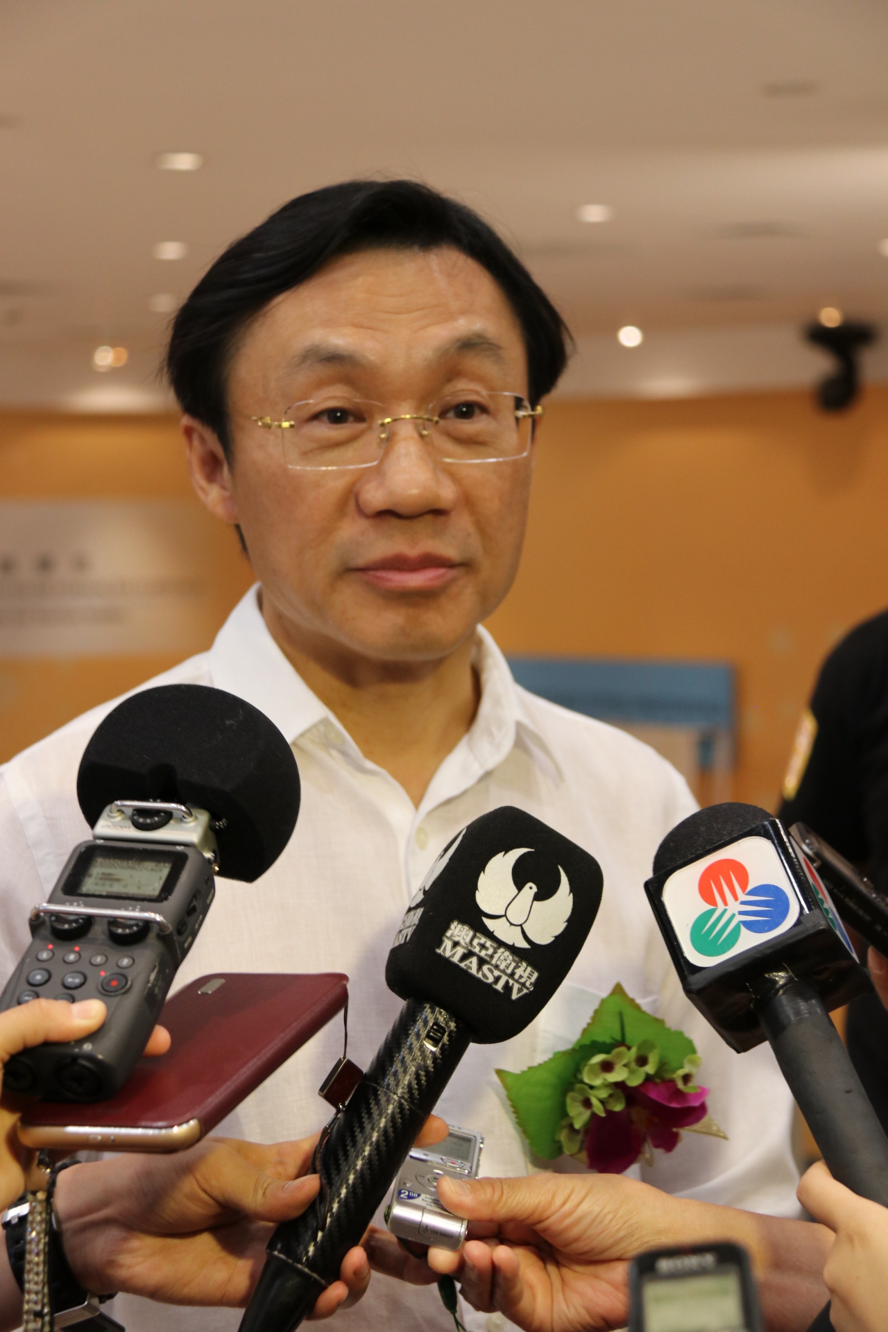 譚司：不存在偏袒公立醫院
