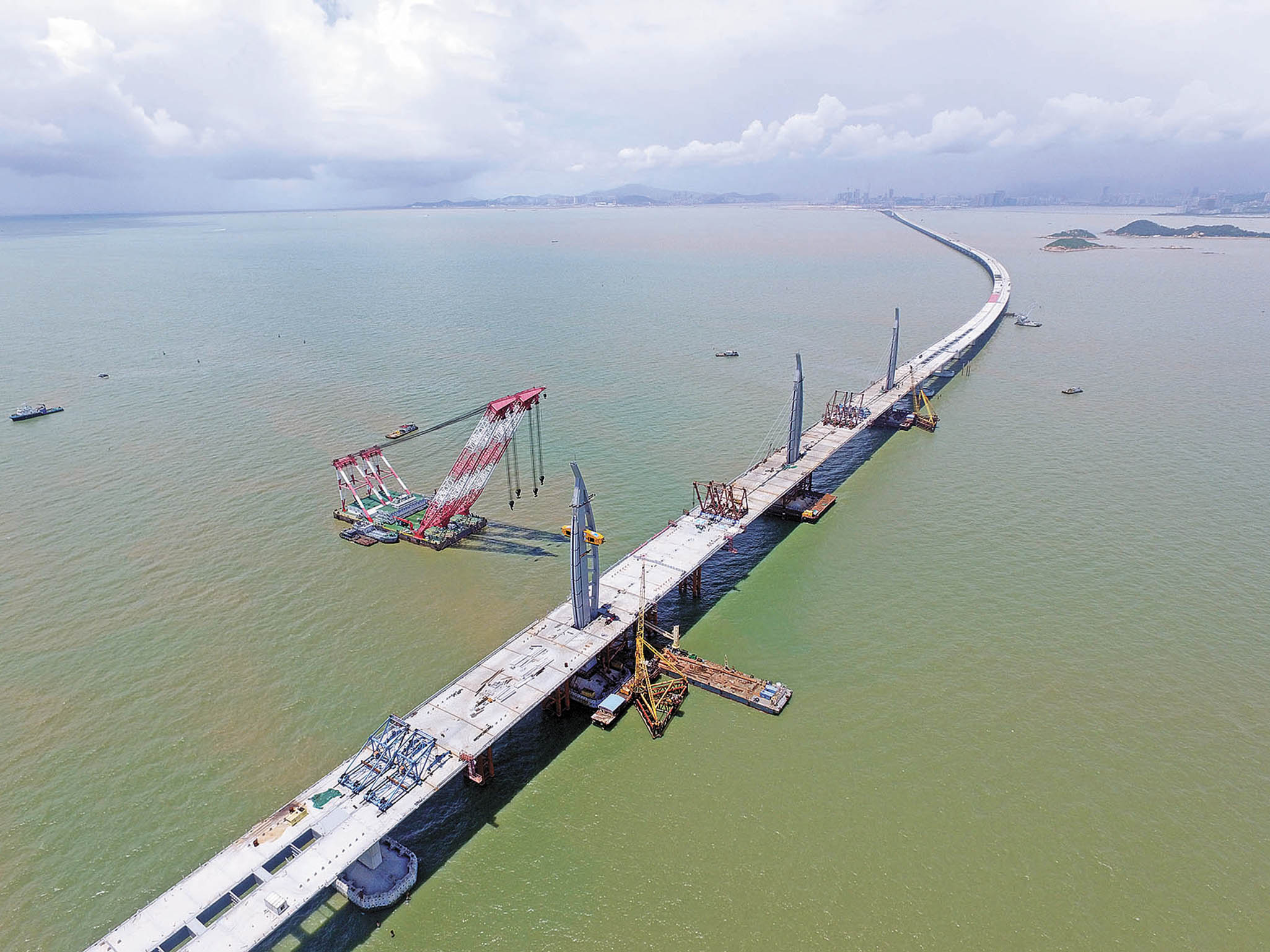 港珠澳大橋最快明年底竣工