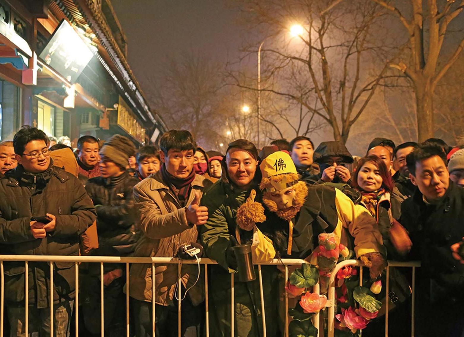 排隊37小時搶頭香