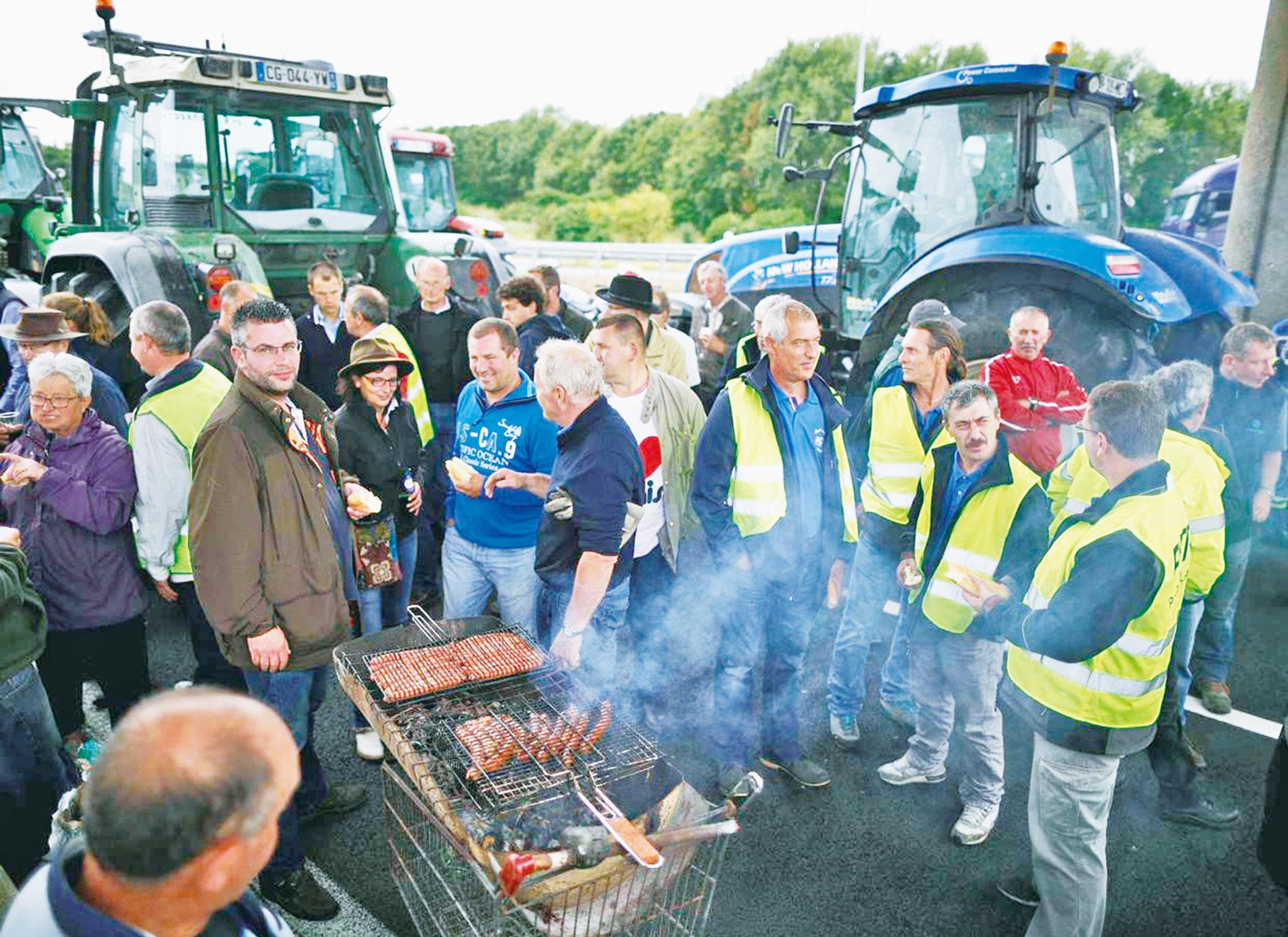 加萊居民封路烤腸仔