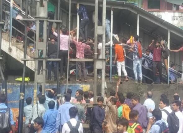 孟買火車站人踩人至少22死