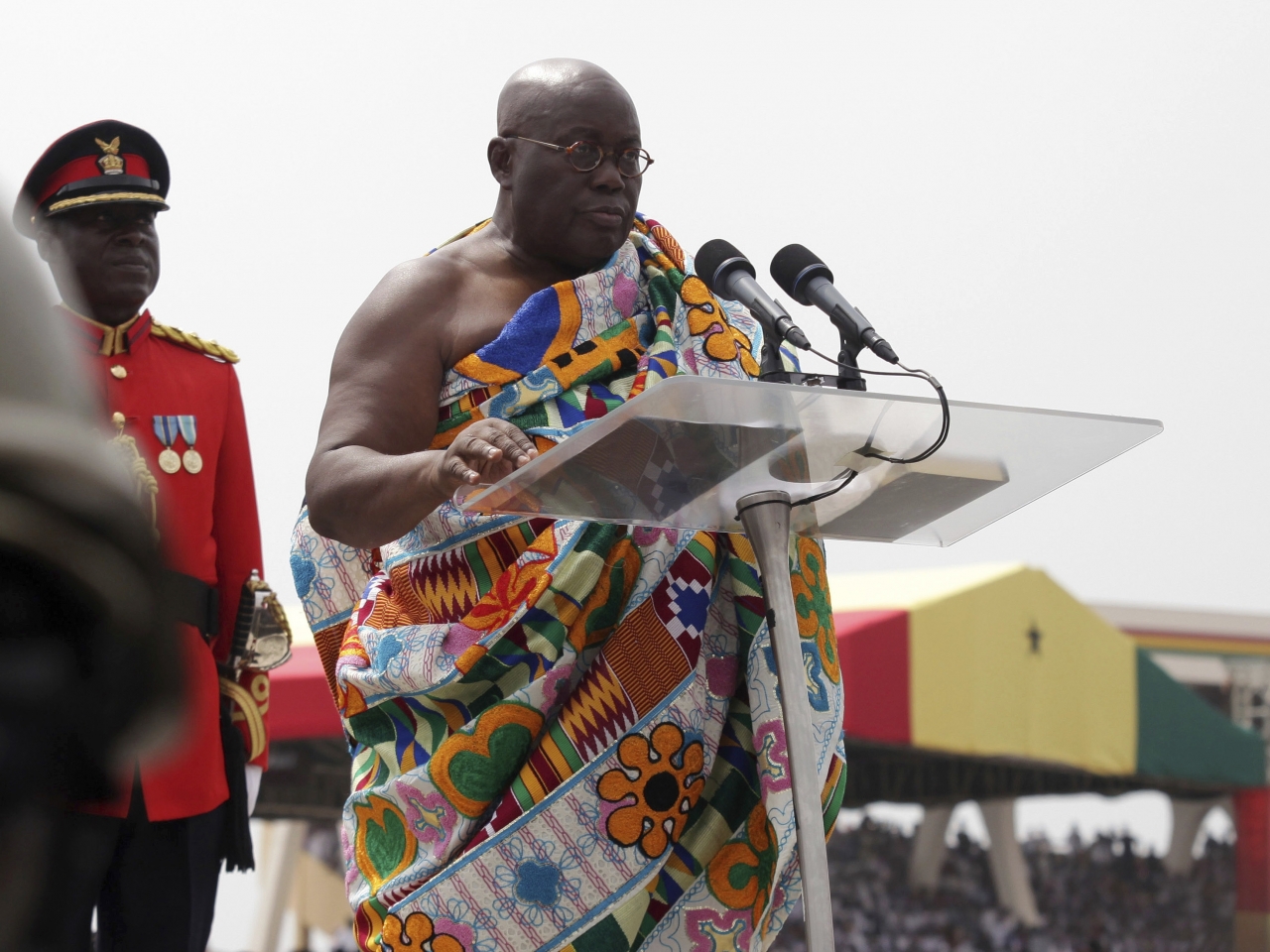加納新總統宣誓就職