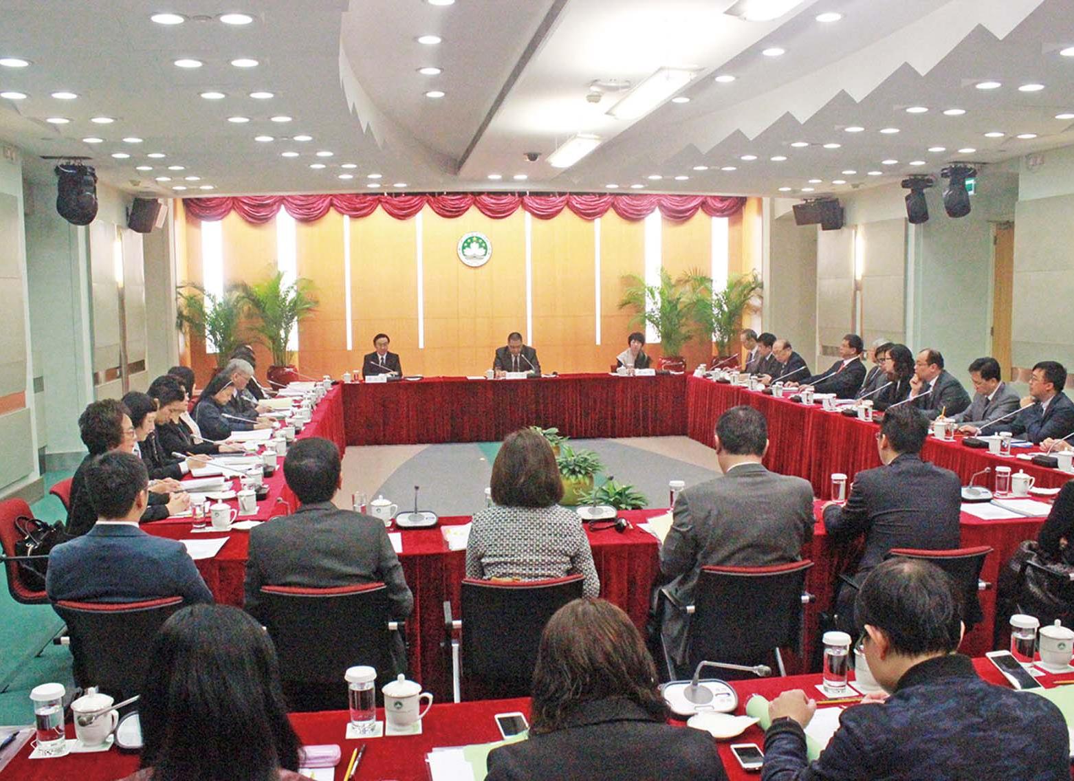 研推海外學者短期服務計劃