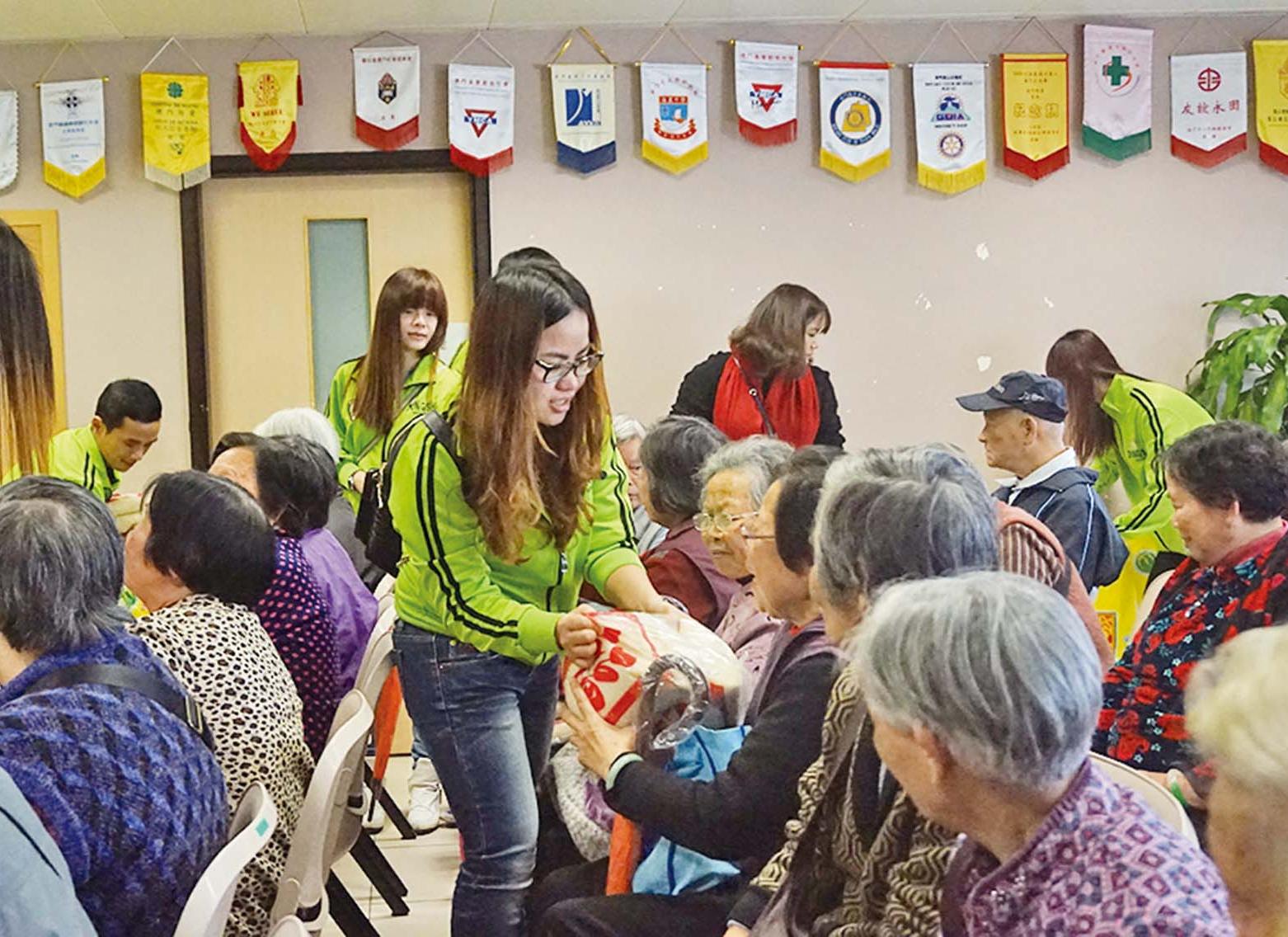 探望長者弘敬老精神