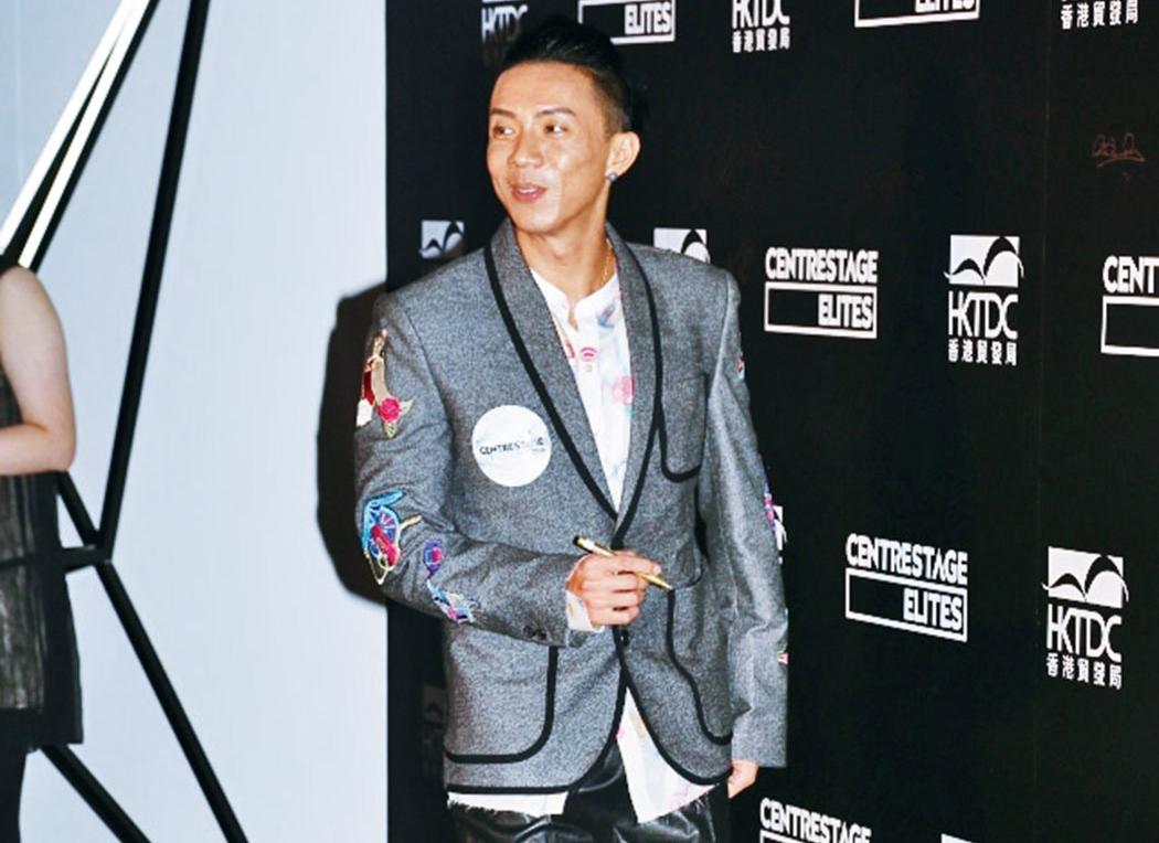 暗示謝安琪陀B女