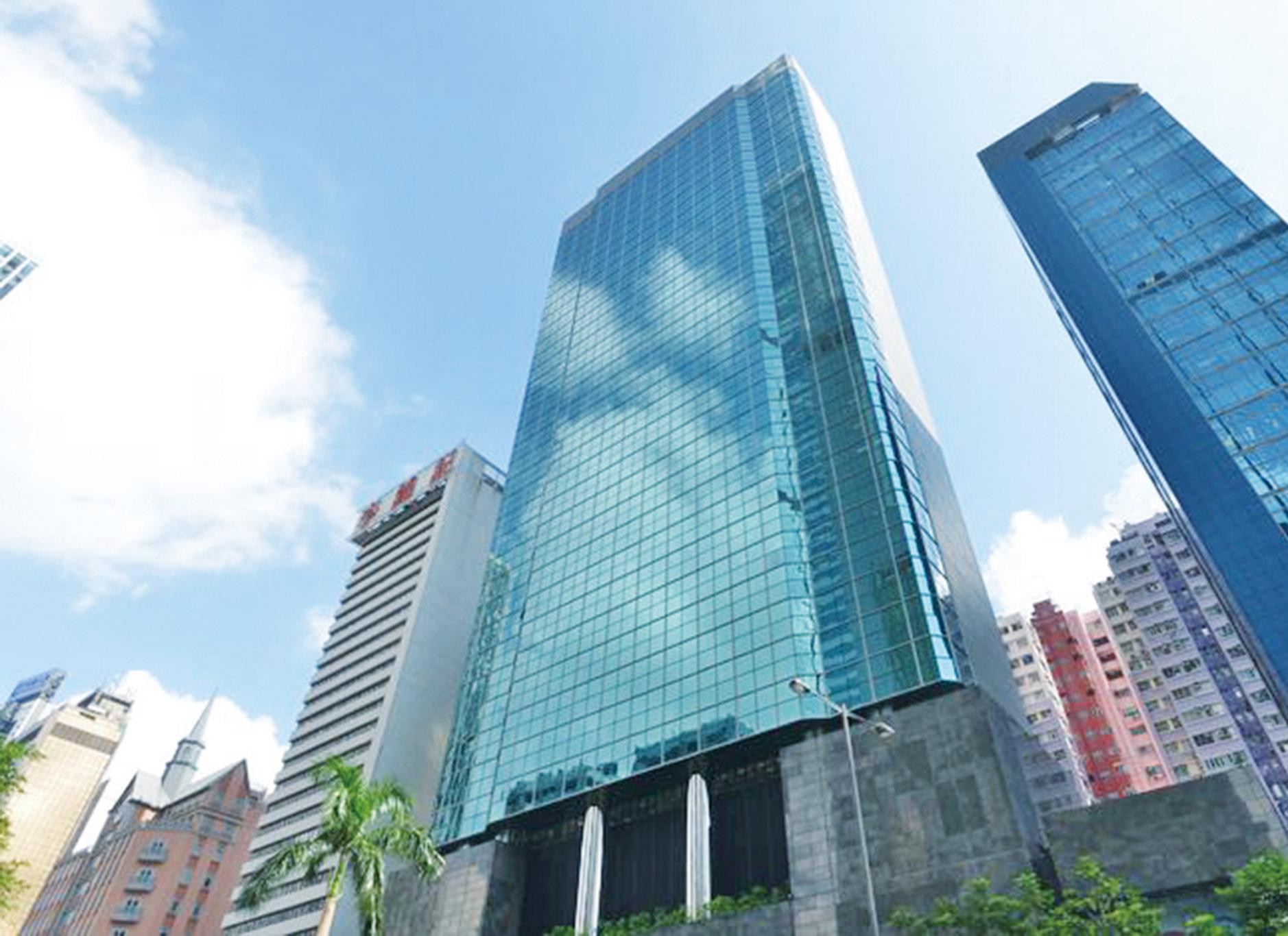 料全年至少跌一成