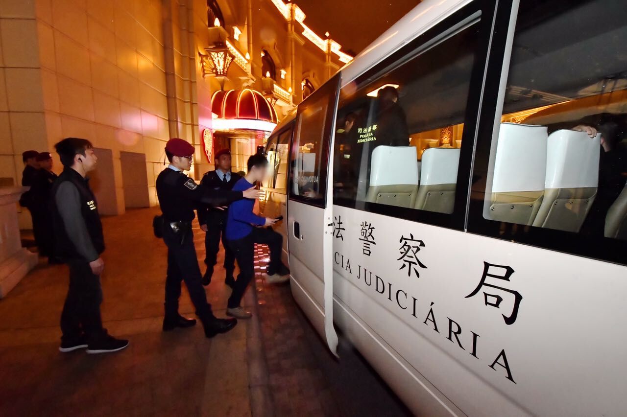 行動中帶走44人調查