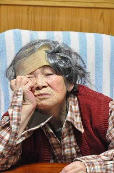 日本老太酷愛搞怪拍照成網紅