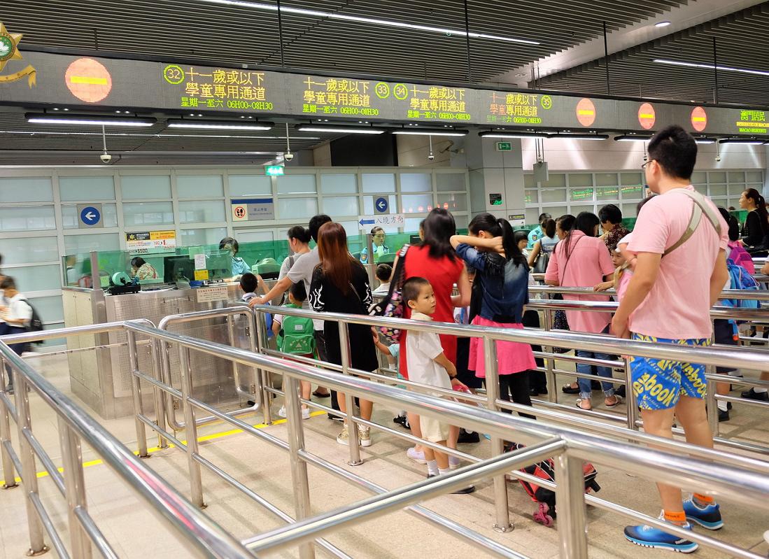 關閘明日重開學童專用通道