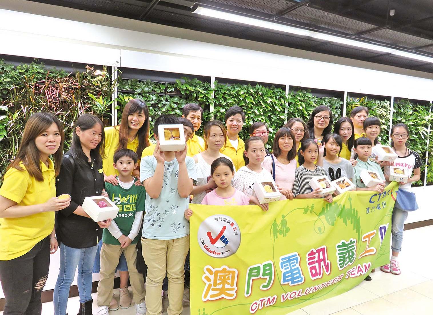 引導兒童獻愛母親