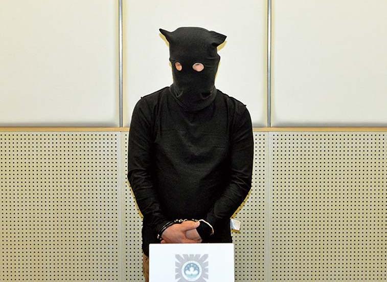 司機「吹水」呃220萬靚車被捕