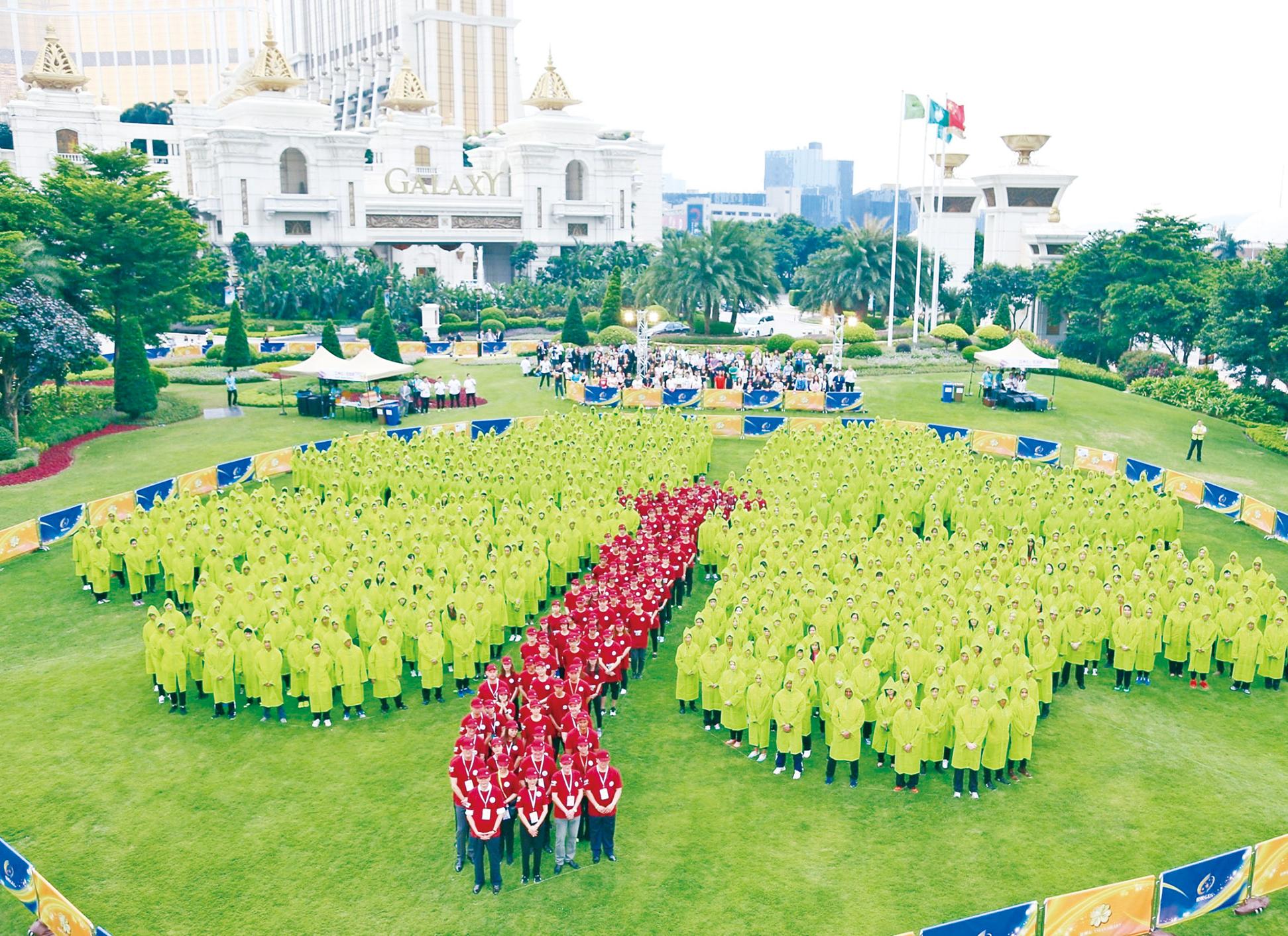 銀娛逾千員工砌四葉草圖案