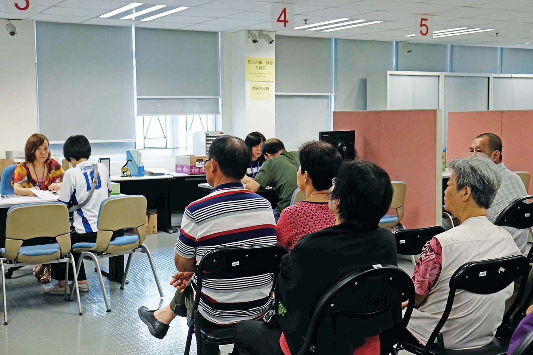 舒緩市民恐慌式上樓情緒