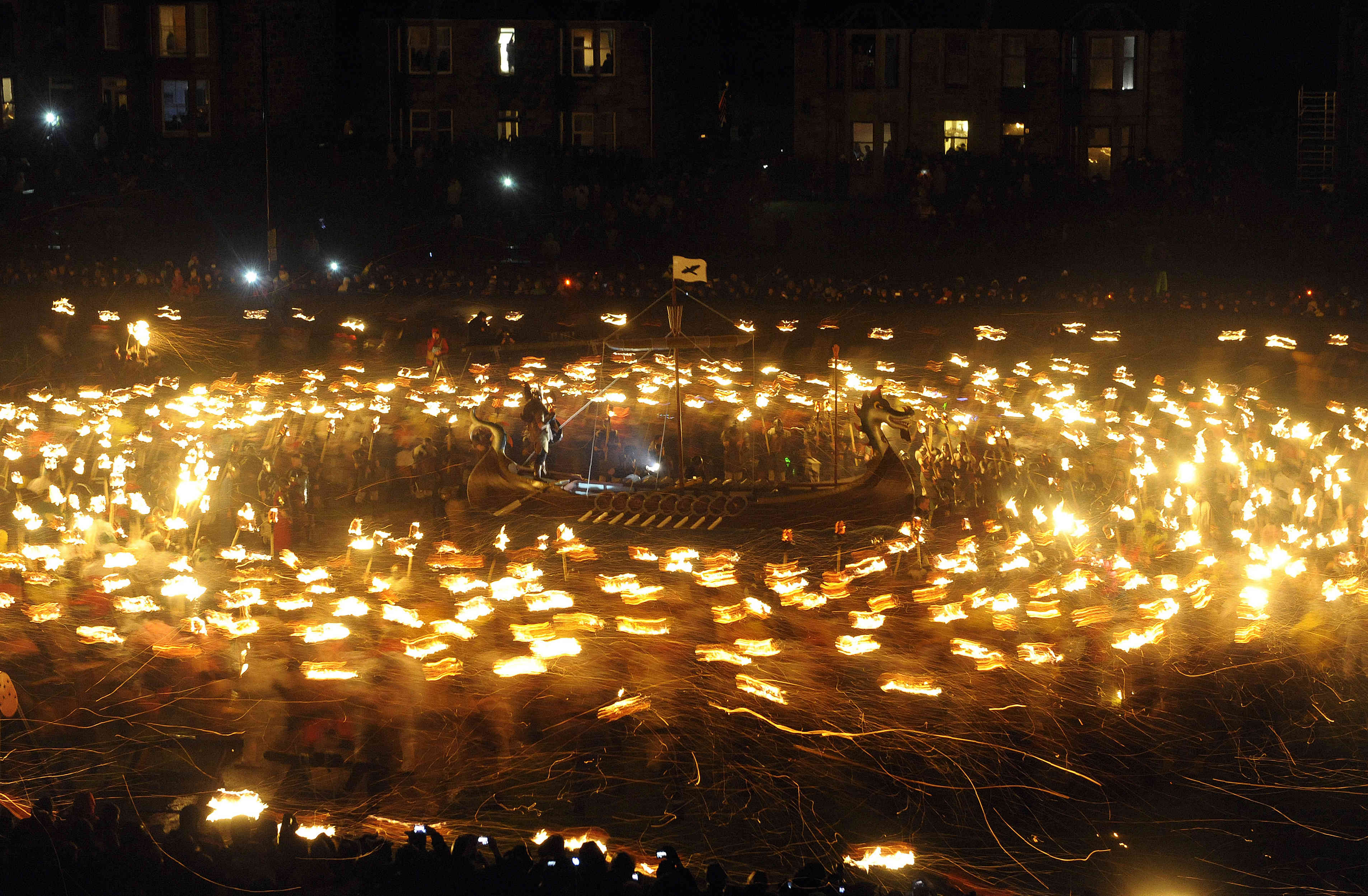 英蘇格蘭舉行聖火節