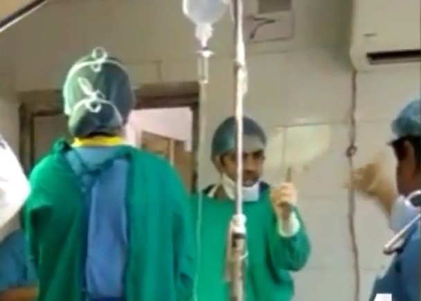 印兩醫生手術中激烈爭吵