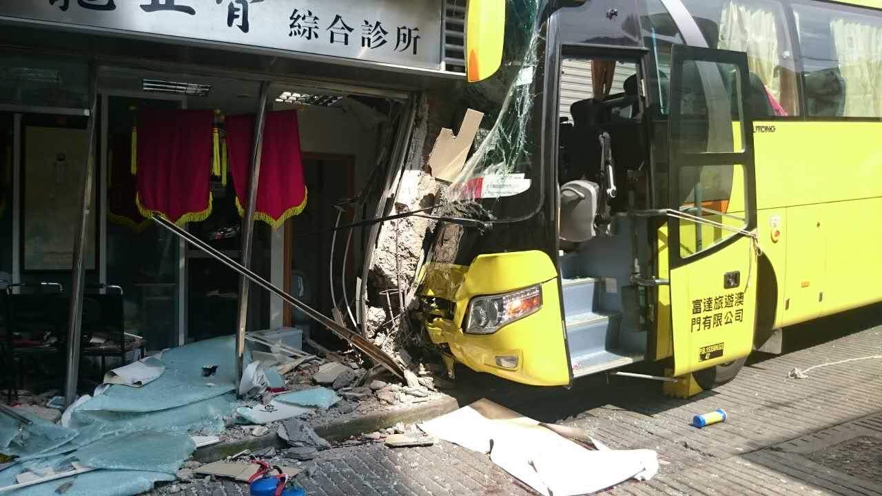 包公廟旅遊巴車禍29傷