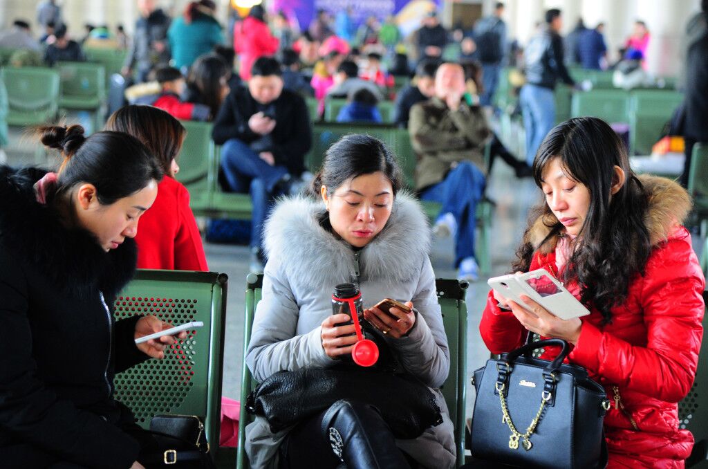 中國手機用戶衝破13億​