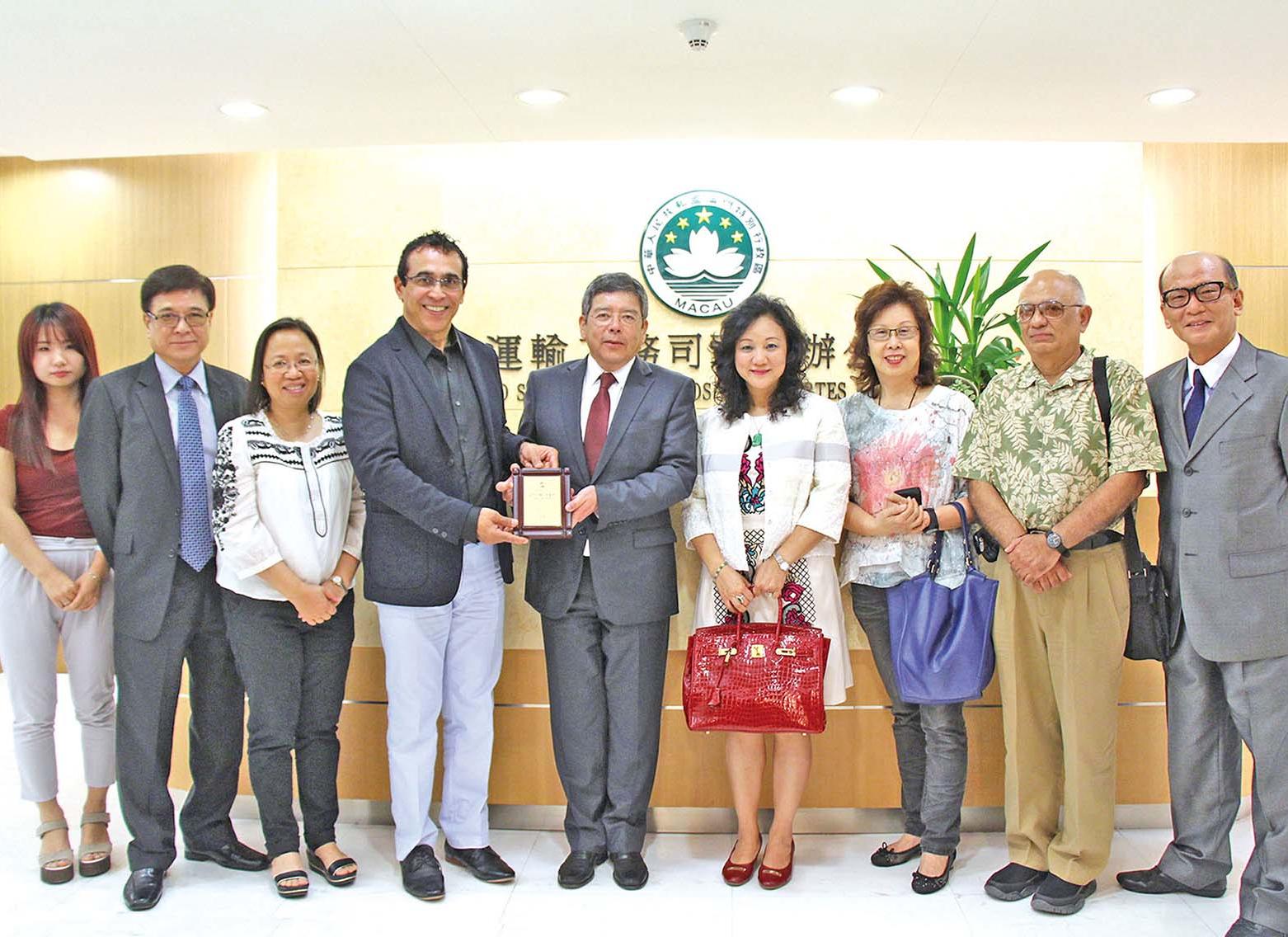 多方面交換意見