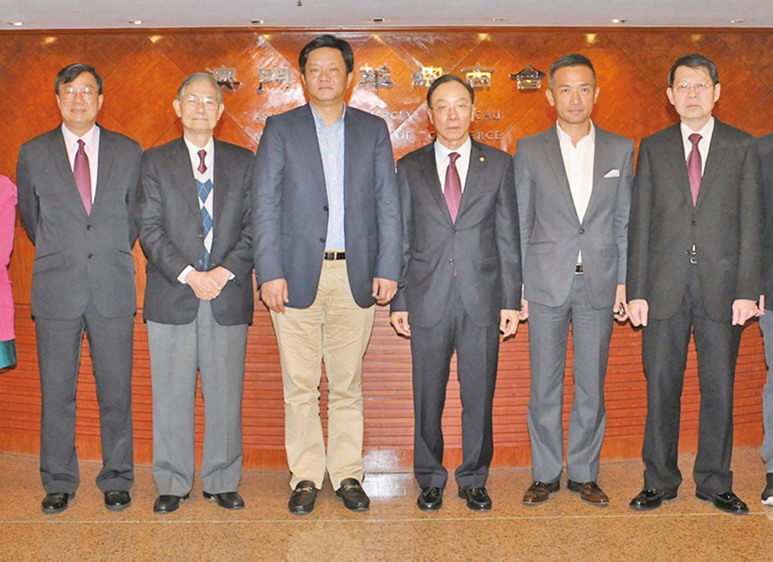 加強經貿旅遊合作