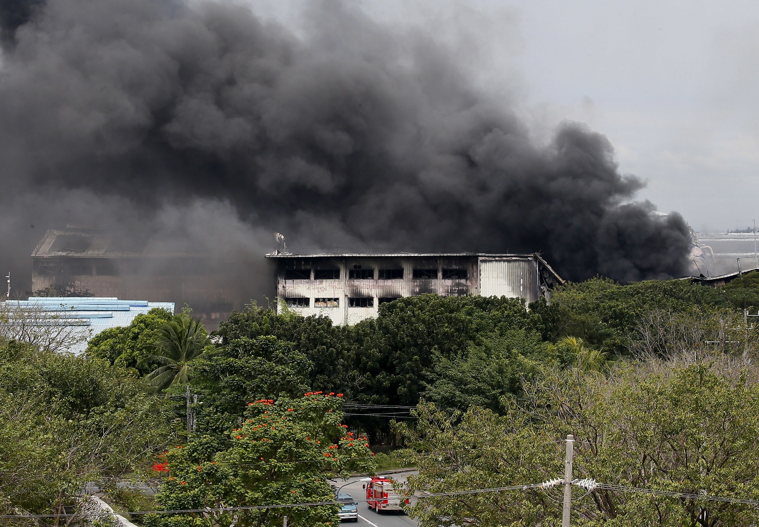 菲工廠大火逾百傷三人失蹤
