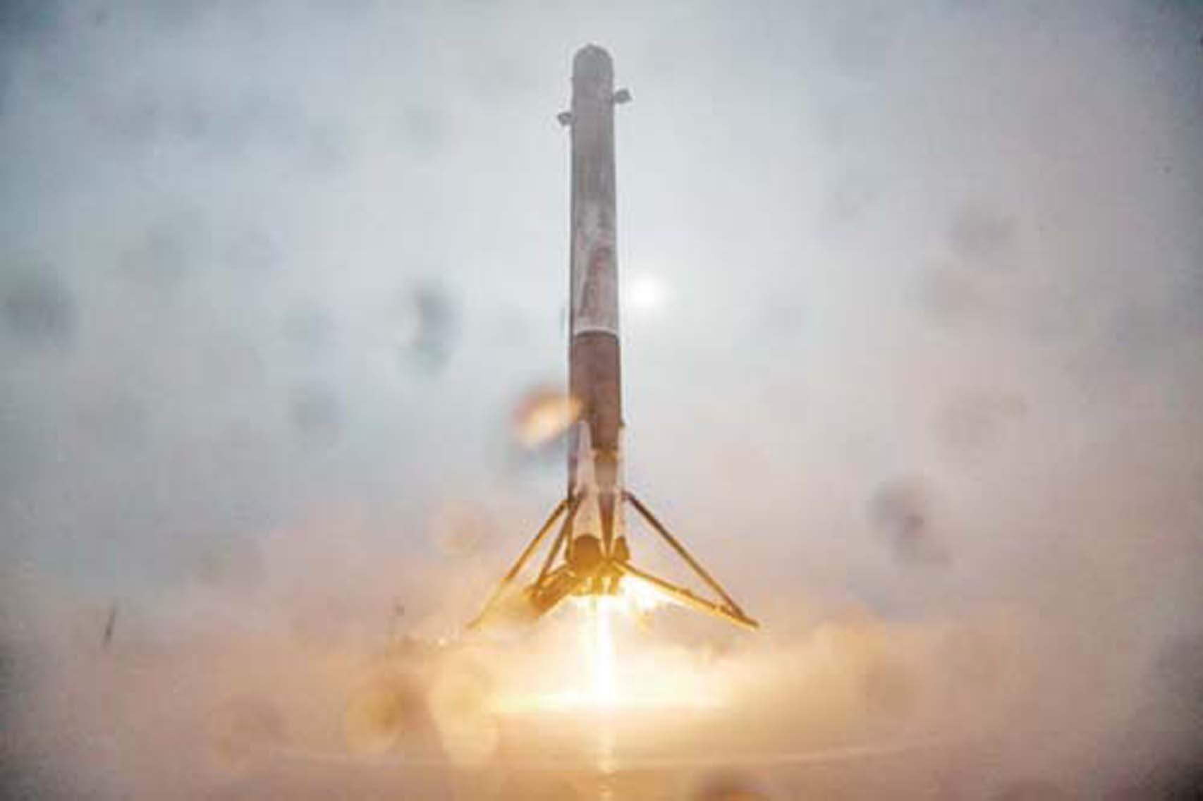 SpaceX發射衛星升空