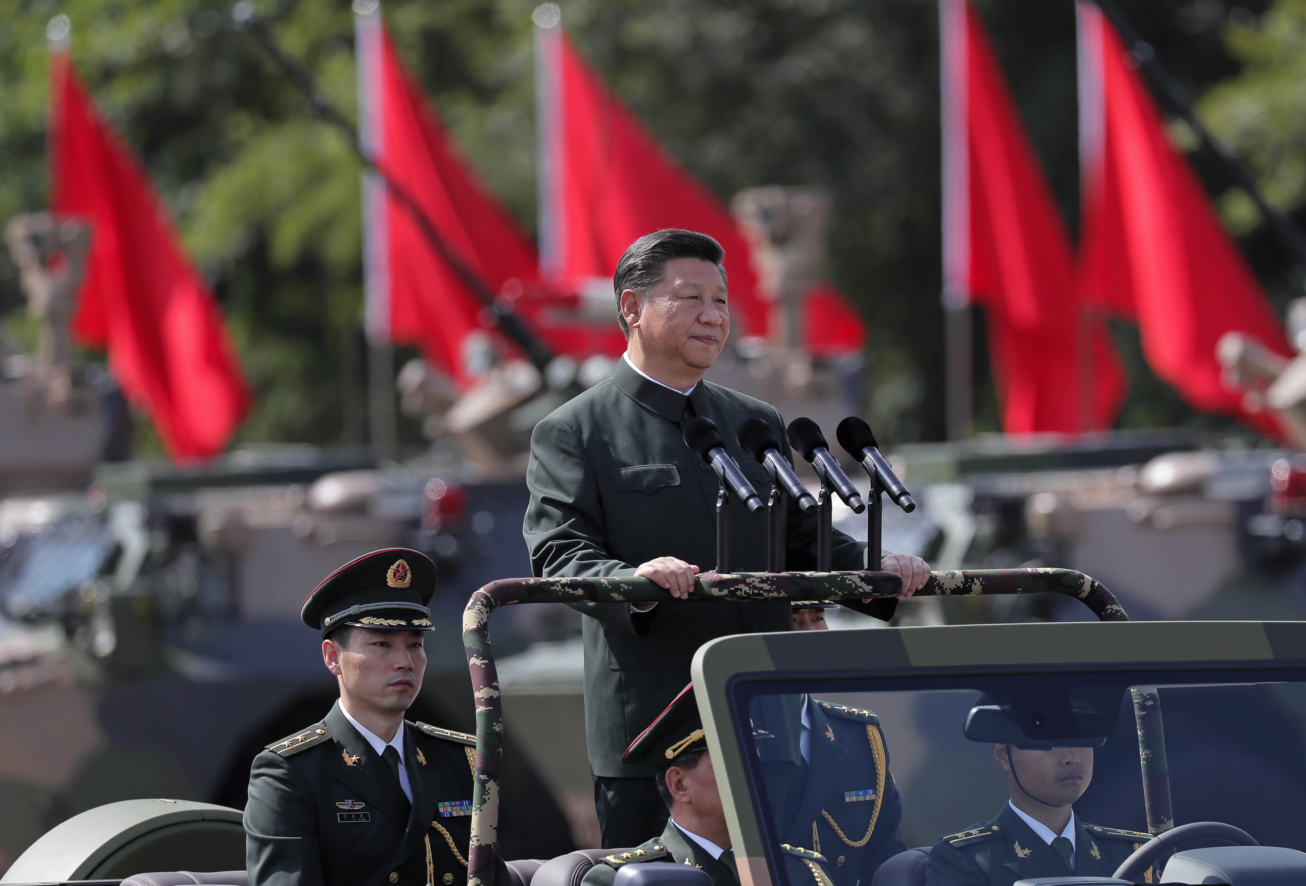 有片！習近平檢閱解放軍駐港部隊