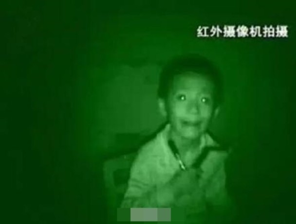擁有夜視功能如貓眼