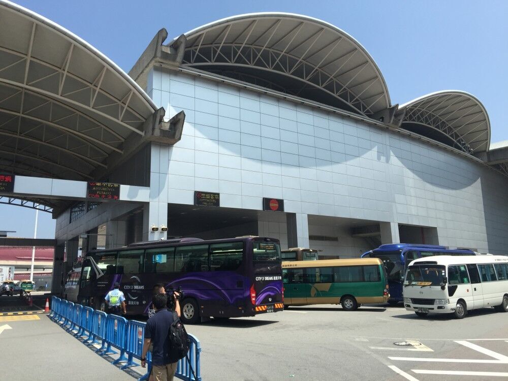 拱北入境車道嚴重擠擁